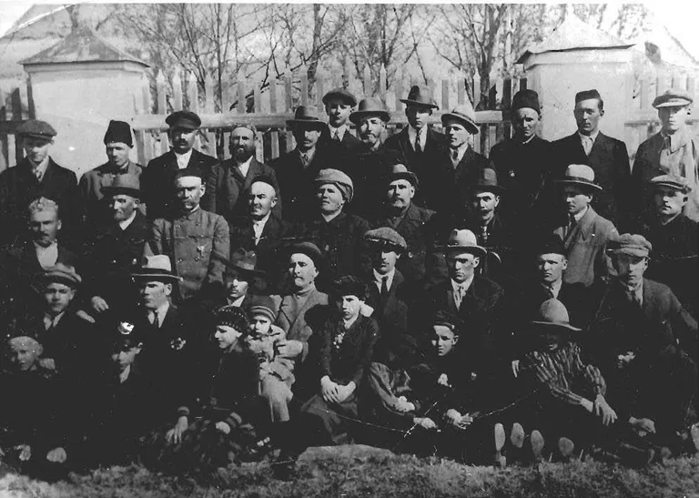 Narva tatarlased Siivertsi kalmistul usupühal 1920. aastatel. FOTO: Tallinna Linnamuuseum Foto: Tallinna Linnamuuseum