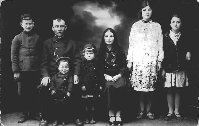 Perekond Moftjahetdinov Narvas 1929. aastal. FOTO: Tallinna Linnamuuseum Foto: Tallinna Linnamuuseum
